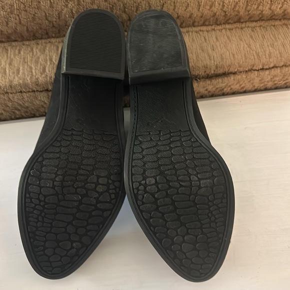 Rocket Dog slip in boot style. No wear.3 1/4” heal. Size 8.black suede. - Picture 3 of 6